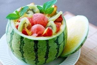 夏天小院吃瓜,共享清凉时光