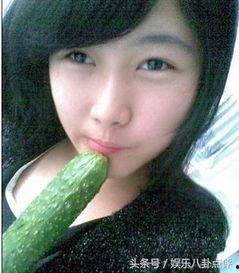 道具吃瓜美少女